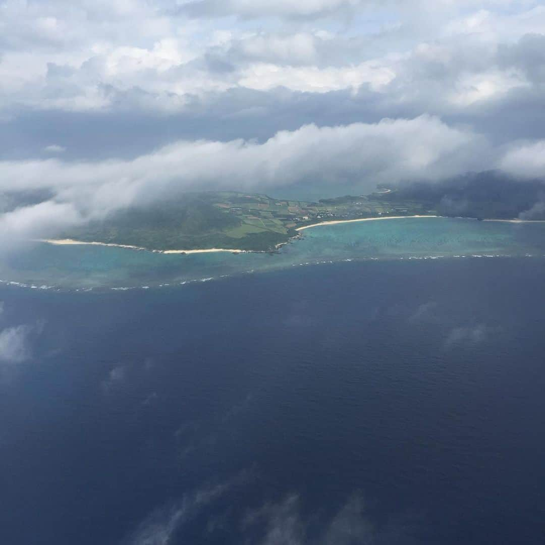 ほんこんさんのインスタグラム写真 - (ほんこんInstagram)「岩尾とほんこんが西表島 船浮でロケしてました。 琉球放送8/11放送です。 沖縄の方ご覧ください！ #岩尾 #岩尾望  #琉球放送 #西表島  #船浮 #石田卓 #癒し #いいとこ  #mabujigraphic  #ほんこんの花屋さんbloom  #海蔵kaizou  #ほんこん  #沖縄 #ソーキそば #石垣島」6月6日 9時24分 - hongkong2015_4_9