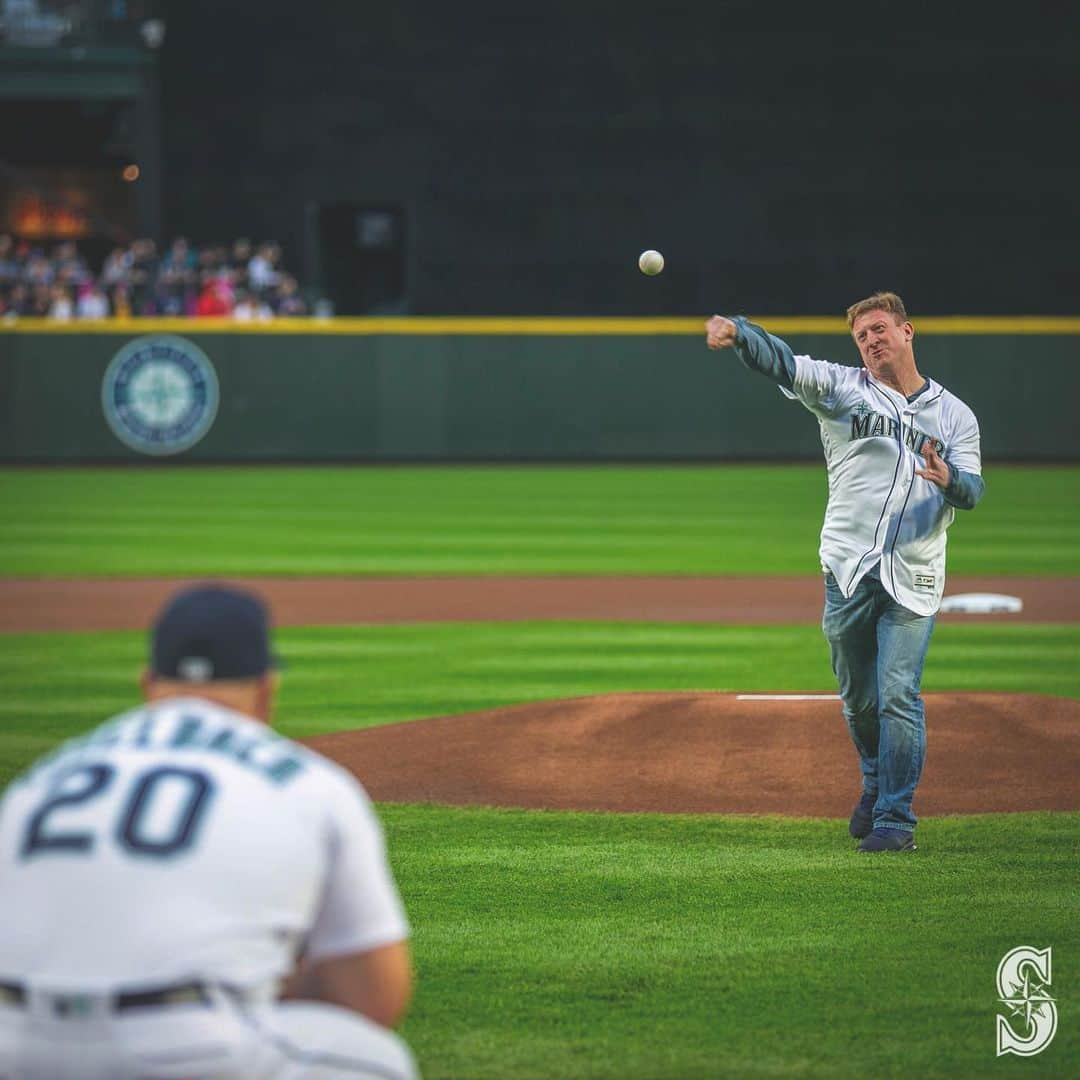 シアトル・マリナーズさんのインスタグラム写真 - (シアトル・マリナーズInstagram)「Tonight is Mariners Care Charity Night. With some help from @rootsportsnw, you can bid on all kinds of great items and experiences. Details at Mariners.com/Charity.」6月6日 9時20分 - mariners