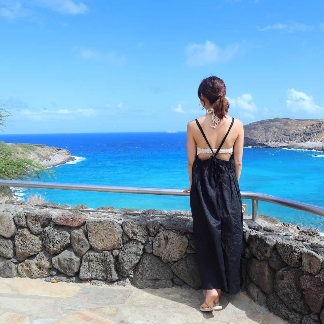 筧沙奈恵さんのインスタグラム写真 - (筧沙奈恵Instagram)「ハナウマベイ🌊 ・ 義両親が新婚旅行の時にバイクで来た思い出の場所だそう。 ・ 真っ青でとてもキレイなビーチでした🏖 ・ 娘はどんどんな波に向かっていくのと反対に、息子は怖がって波に近づかず、砂で道を作って車を走らせていました🚙 ・ 姉弟でタイプが違っておもしろい👧👦 ・ #ハナウマベイ #hanaumabay #ハワイ #ハワイ旅行 #子連れ旅行 #子連れハワイ #hawaii #旅行 #家族旅行 #5歳 #娘 #2歳 #息子 #3世代旅行 #3世代ハワイ #2人育児 #姉弟」6月6日 10時17分 - sanaekakei