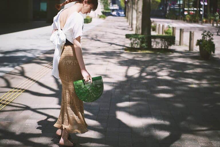 cancam_fashionのインスタグラム：「6月6日、今日の東京は晴れ。最高気温31度、最低気温19度の予報です（気象庁調べ）。 日中30度を超える今日は、夏らしい陽気に合う大人スタイルを楽しんで！ 大胆な肌見せブラウスを投入すれば、太陽に映える女っぽスタイルが完成します♡ ・ model @nanami10910 商品の詳細はプロフィールのURLからcheck✔️ . #cancam #cancamfashion #菜波 #今日のコーデ  #バックシャン #クロシェスカート #ootd #ootdfashion #todayscode」