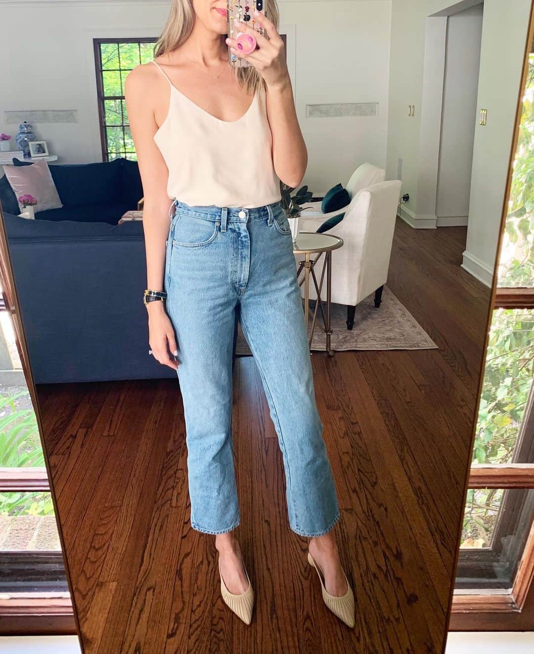 Anna Jane Wisniewskiさんのインスタグラム写真 - (Anna Jane WisniewskiInstagram)「On stories today, I styled my trusty silk cami four different ways for the #shopyourclosetseries. Love how a simple, blush cami can dress up a high-waist straight leg jean. For a second, I was taken back to my college days, when a version of this top was faux-satin, long (like tunic long), probably had lacy details, and I wore a low slung belt over it (why?). The early aughts were a beautiful time. All outfit detail here INCLUDING the $7 bra from amazon I wear under the cami: http://liketk.it/2Cl8O #liketkit @liketoknow.it #cami #ootd  #agolde #everlanewomen #cultgaia」6月6日 10時11分 - seeannajane