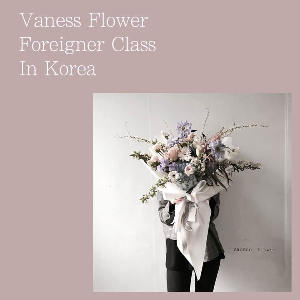 플로리스트 이주연 florist Lee Ju Yeonさんのインスタグラム写真 - (플로리스트 이주연 florist Lee Ju YeonInstagram)「. . Vanessflower foreigner class in Korea . 课程咨询 Class consultation . WeChat ID vaness_flower Kakaotalk ID vaness52 . . 6月 June  A 18,19 日 B 20,21 日 C 22,23 日 D 24,25 日 . 7月 July A 2,3  B 4,5 C 6,7  D 8,9 . . 8月 August A 6,7日  B 8,9日  C 10,11日  D 12,13日 . . #lesson #Order 👉🏻Katalk  vaness52 클래스상시모집 당일꽃주문가능 WeChat ID vaness_flower E-mail vanessflower@naver.com . 강남구 신사동 515-2 📞02-545-6813 . #vanessflower #flower #florist #flowershop #handtied #flowerlesson #花束 #花束包装 #바네스플라워 #플라워카페 #플로리스트 #꽃다발 #부케 #플로리스트학원 #신사동꽃집 #가로수길꽃집 #신사역꽃집 #플라워레슨 #플라워아카데미 #바네스플라워카페 #꽃다발포장법 #꽃수업 #꽃주문 #하우스웨딩 #스몰웨딩 #웨딩부케」6月6日 10時14分 - vanessflower