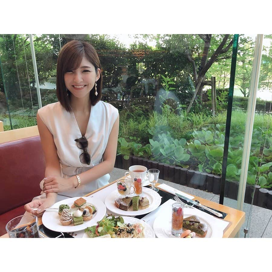 田尻夏樹（なつきんぐ）さんのインスタグラム写真 - (田尻夏樹（なつきんぐ）Instagram)「「福寿園×帝国ホテル 夏のスイーツブフェ 〜抹茶とほうじ茶の薫香〜」 へ行ってきました♡ . . 抹茶やほうじ茶を使ったスイーツがたくさんですごく美味しかった💕 高級ソフトクリームのクレミアも食べ放題だし幸せ空間すぎた😍💕💕 . . . snsキャンペーンで 開催期間中ブフェの写真に #帝国ホテル大阪 #抹茶とほうじ茶 を書いてSNS投稿すると次回ご来店に利用出来る10%ご優待券のプレゼントがもらえるよ🎁」6月6日 10時24分 - tajiri_natsuki