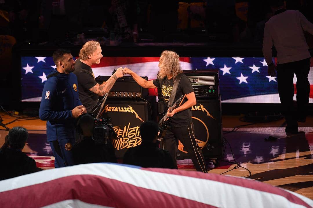 メタリカさんのインスタグラム写真 - (メタリカInstagram)「James and Kirk had the honor of kicking off Game 3 tonight by performing the National Anthem at Oracle Arena before the @warriors and @raptors tipped off. Thanks to the @nba and the Golden State Warriors - we had a blast crashing your party! Go Dubs! #NBAFinals ・・・ 📸 Rey Josue II, Noah Graham & Nathaniel Butler // @NBA Photos」6月6日 10時34分 - metallica