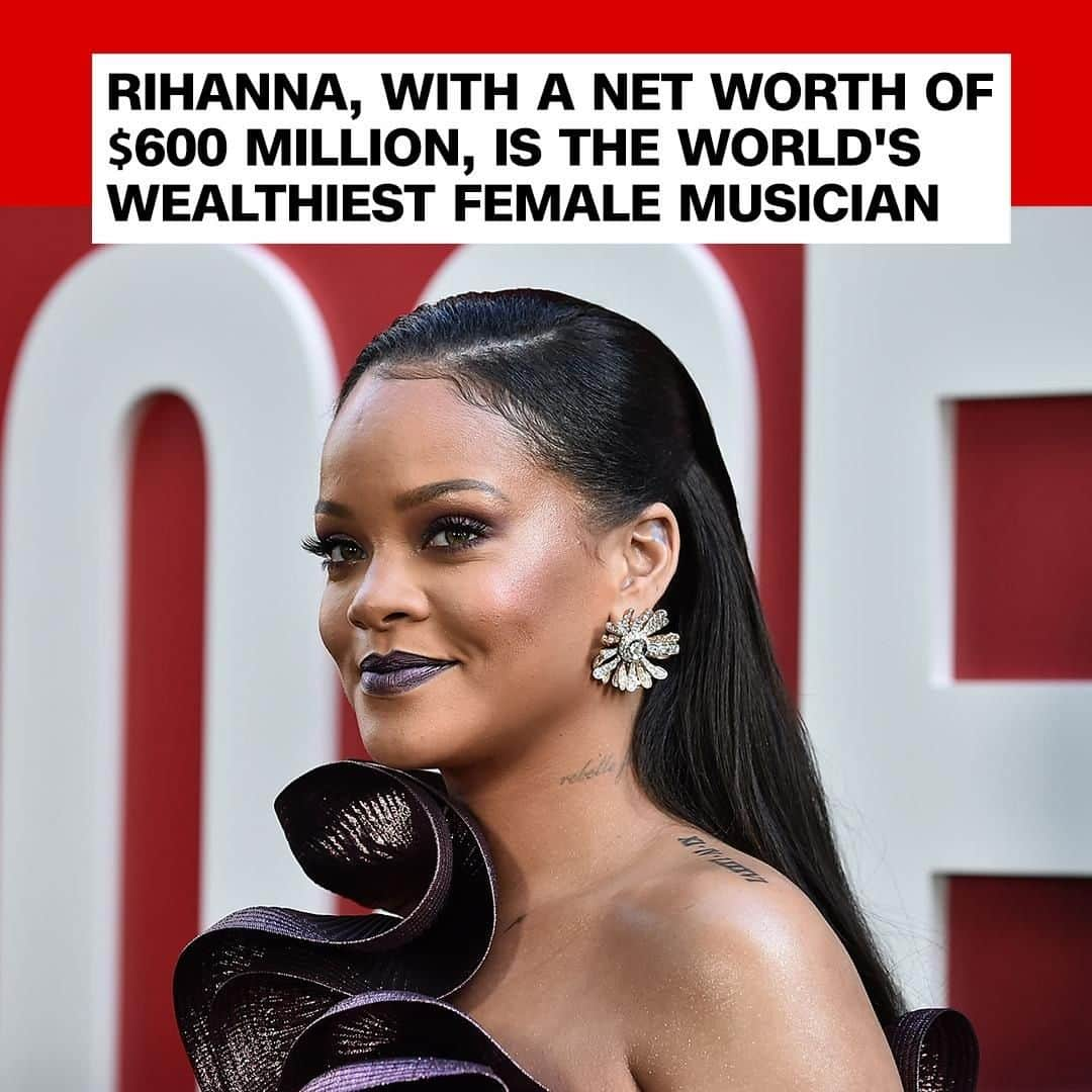 CNNさんのインスタグラム写真 - (CNNInstagram)「At just 31 years old, Rihanna is officially the richest female musician in the world, according to Forbes, which estimated her net worth at a staggering $600 million 💰That's about $30 million more than Madonna, and $200 million more than Beyoncé. According to Forbes, the majority of RiRi's income comes from her partnership with LVMH, the French luxury goods company that launched her fashion label Fenty last month (📸: Theo Wargo/Getty Images)」6月6日 16時00分 - cnn