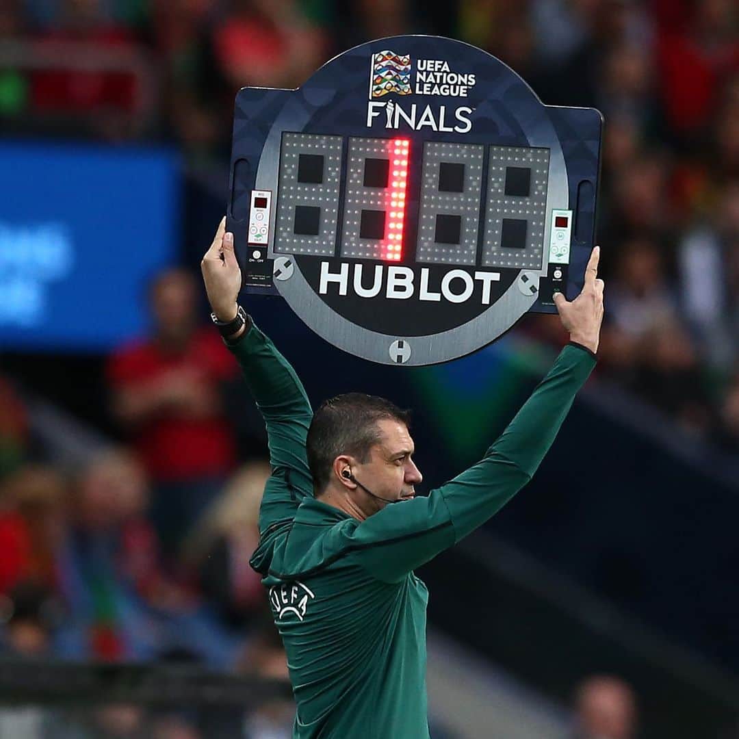 ウブロさんのインスタグラム写真 - (ウブロInstagram)「Hublot, Official Watch of the #UEFA #NationsLeague Finals. Who are you backing? ⚽️ #HublotLovesFootball」6月6日 16時03分 - hublot