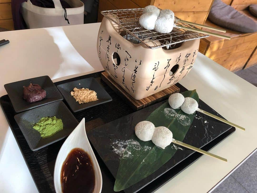 吉田セイラさんのインスタグラム写真 - (吉田セイラInstagram)「Afternoon tea 🍵 Japanese style 抹茶😊 和菓子と抹茶が大好きなSeira❤️ 待ち合わせも抹茶カフェ🧚🏿‍♀️ せいこと楽しい話がいっぱいできた❤️ #afternoontea #friends #happy #gorgeous #love #life #live #better #best #greattime #girly #ladies #greentea #japanesestyle」6月6日 10時44分 - seirayoshida