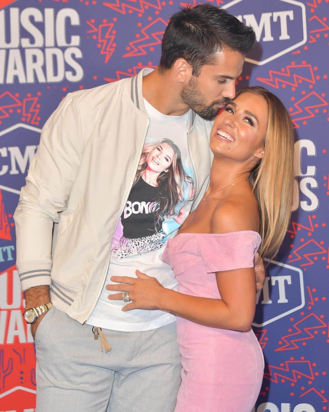 People Magazineさんのインスタグラム写真 - (People MagazineInstagram)「Date night in Nashville! 😍Some of our favorite celeb couples came to show out at the CMT Awards — and a few stars showed off their baby bumps. | 📷: Michael Loccisano/Getty, Mike Coppola/Getty, Andrew H. Walker/Shutterstock」6月6日 10時39分 - people