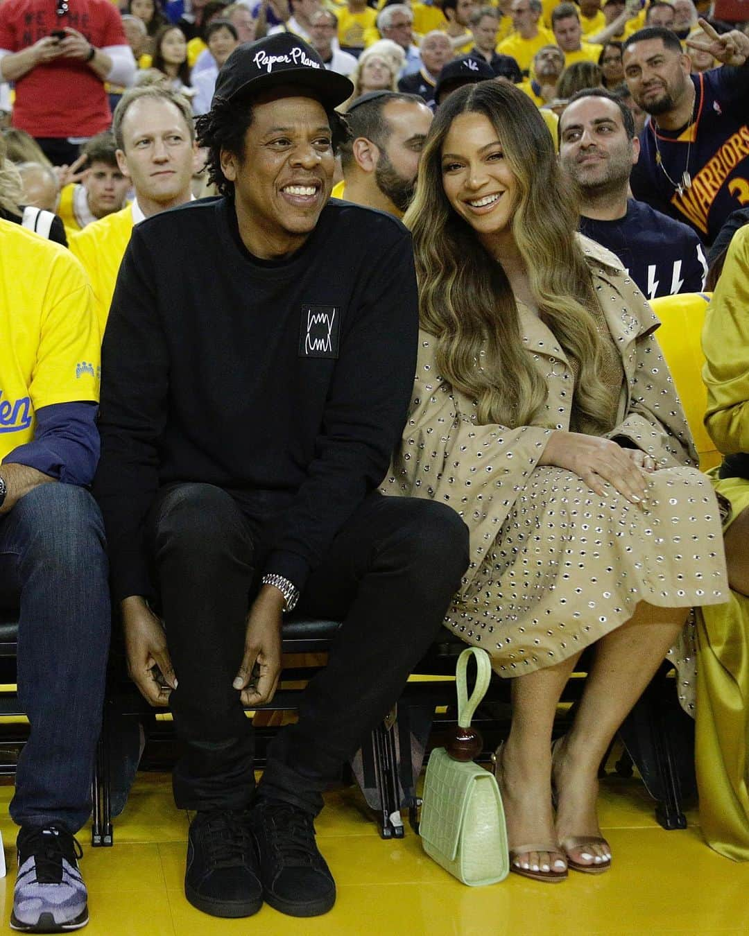 NBAさんのインスタグラム写真 - (NBAInstagram)「Jay Z & Beyoncé courtside for Game 3 of the #NBAFinals in Oakland! #NBACelebRow」6月6日 11時00分 - nba