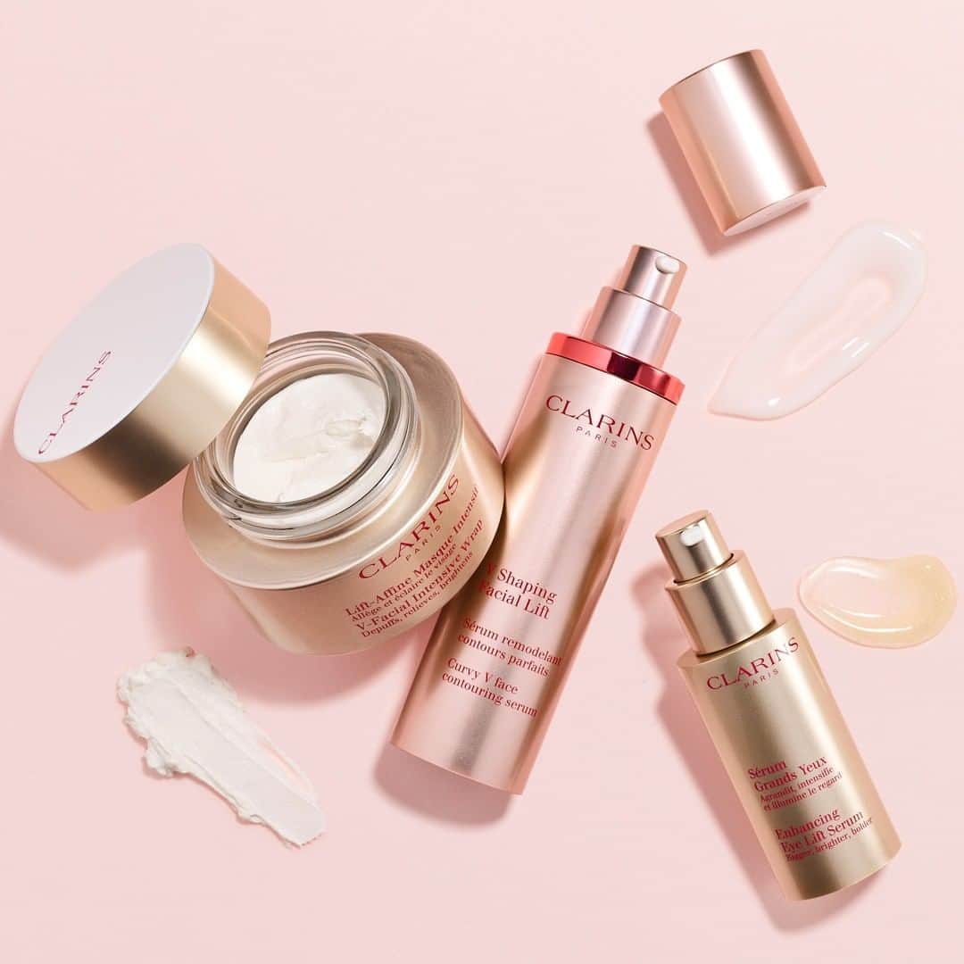 Clarins Canadaさんのインスタグラム写真 - (Clarins CanadaInstagram)「Our complete face-shaping routine for defined contours, refined features and bigger, brighter-looking eyes!✨ . . . #Clarins #ItsAllAboutYou #Skincare #VShapingFacialLift」6月6日 11時00分 - clarinscanada
