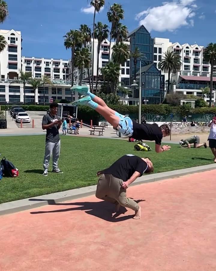 のインスタグラム：「Super humans with ninja skills. 🏃: @pashatheboss 📽: @erik3run @bagels_payne @tannerwitt #freerunning #parkour #freestyle #tricks #outdoors」