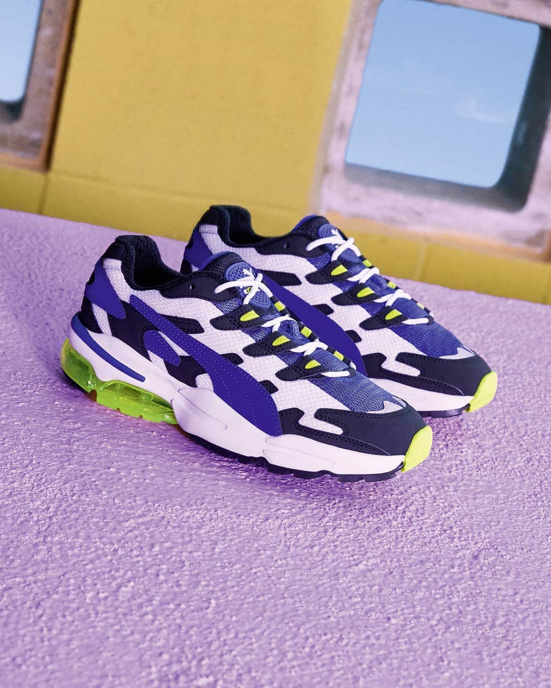 のインスタグラム：「Styles ROPPONGI PUMA CELL ALIEN 2019年6月8日（土）店頭展開開始。  本体価格：¥13,800+TAX  CELL VENOM シリーズの3代目。  今回の復刻モデルは既にリリースされているCELL ENDURA、CELL VENOMとは違い、オリジナルの仕様に限りなく近い、スポーツ ギア感のある仕上がりになっている。  アッパーに取り付けられた補強パーツはシンセティック レザーを用いており、このシューズのランニング シューズとしてのバックグラウンドを忠実に再現した復刻モデルに仕上がっている  #styles_footwear #puma #cell #alien #cellalien」