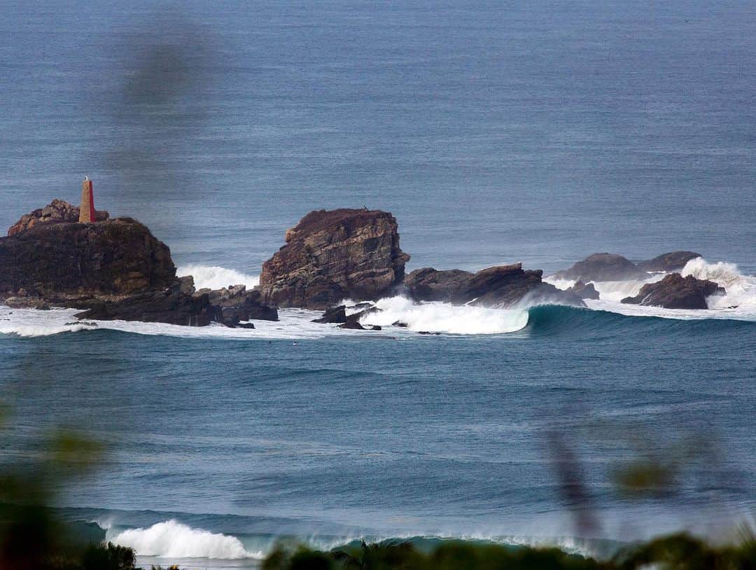 surflineさんのインスタグラム写真 - (surflineInstagram)「The beachbreak at Puerto Escondido is mostly for closeout tube masochists. And normally, the semi-mushy left point ("La Punta") south of town is mostly for surfers either sick of getting pummeled or who have no desire to get pummeled in the first place. This year, though, an abundance of rain helped form the sandbar into something resembling #GoodToEpic on June 4th. "It was lots of water," said Puerto-based photog Lucano Hinkle. "Like 13.3 inches in a week -- and we had one night where it rained 5.4 inches. All that rain moved around a bunch of sand and the surf got way better at La Punta." @waterwaystravel 📷: @lucano_hinkle_photo」6月6日 11時13分 - surfline