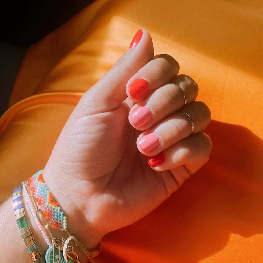 OPIさんのインスタグラム写真 - (OPIInstagram)「This mani is giving us all the summer vibes ☀️! Thanks for sharing 📸 @lavie_emrose we're #OPIObsessed #ColorIsTheAnswer #mixmatchednails #notd #SummerNails #TempuratureIsRising #AnotherRamenticEvening #OPITokyo⠀」6月6日 11時16分 - opi