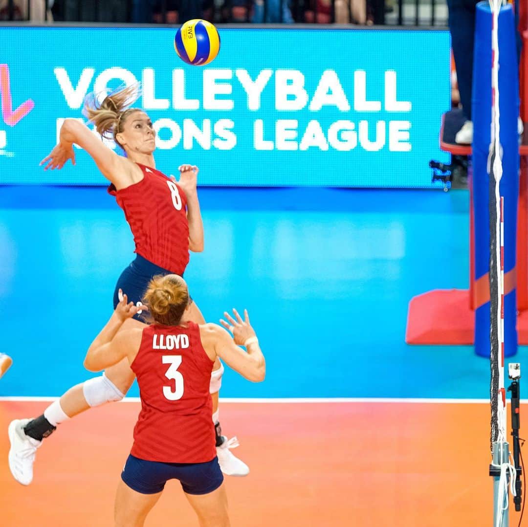 USA Volleyballさんのインスタグラム写真 - (USA VolleyballInstagram)「USA taking care of business, defeating Germany is straight sets to improve 7-1 in #VNL! 👊 - - - Tomorrow night, @usavwnt takes on Brazil at 7:30pm (CT)! 📺 @nbcsports」6月6日 11時26分 - usavolleyball