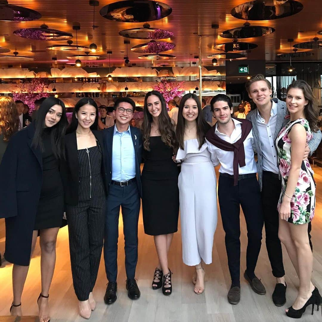 Alex Sinicynのインスタグラム：「Congratulations Rotman Grads!!! 🎓」