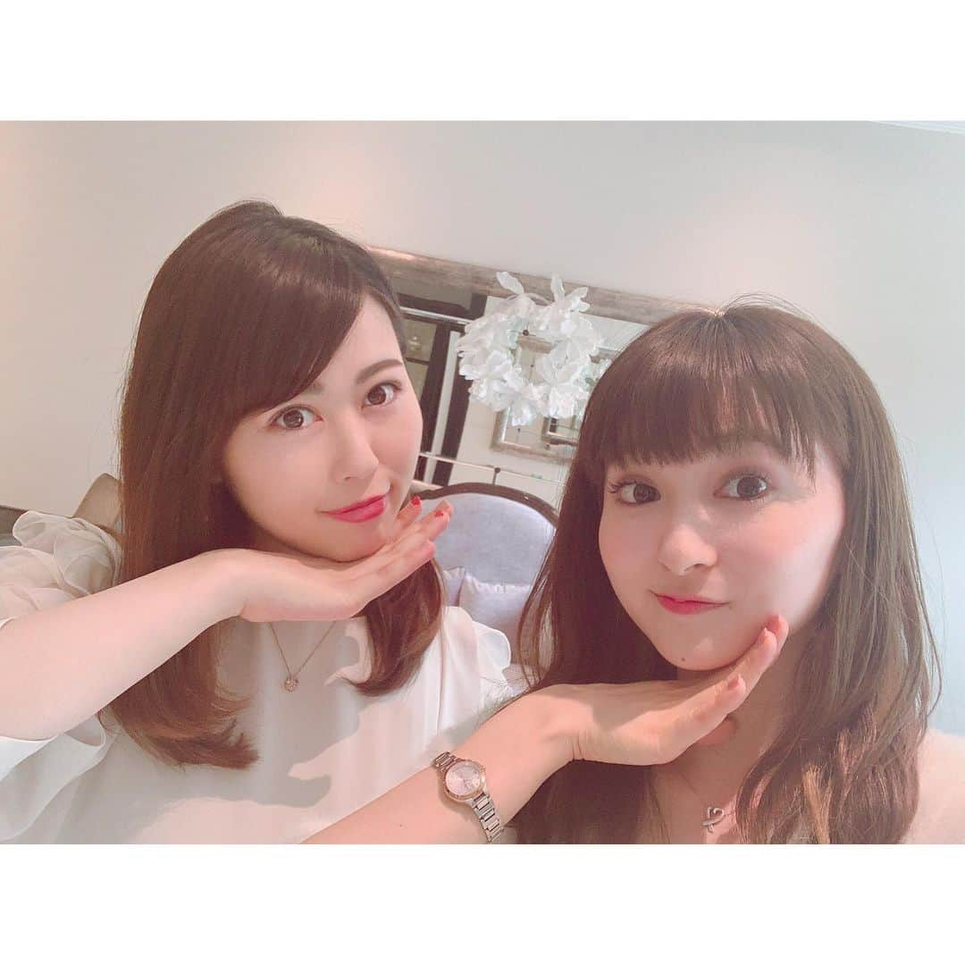 安蒜幸紀さんのインスタグラム写真 - (安蒜幸紀Instagram)「. りさこちゃん久しぶり🙌💕 ランチしてきました😋 . いつも可愛い写真を たくさん撮ってるりさこちゃん🧚‍♀️ 最新ポーズを教えてもらいましたが 果たして私のポーズこれで正しいのか😂 . そして不意打ちの ムービーたち🤣笑 . 写真撮りまくり 笑いまくり 話まくりました😆 . 今度はおうちにも遊びにきてね〜👋✨ . #東京#表参道#ホテルストリングス#カフェ#ゼルコヴァ#ランチ#女子会#写真#ムービー#ポーズ#フェリス#フェリっ子#フリーアナウンサー#tokyo#omotesando#hotel#cafe#lunch」6月6日 11時47分 - ambirusaki