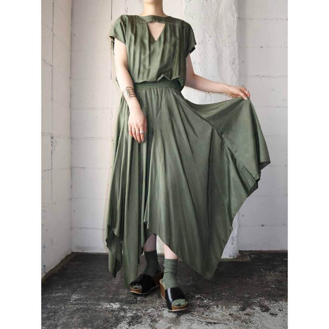 吉祥寺 古着屋 Orfeoのインスタグラム：「Vintage Design Dress  #Orfeo #Kichijoji #Tokyo #vintage #used #fashion #coodinate #outfits #オルフェオ #吉祥寺 #東京 #古着 #古着屋 #レディース古着 #ヴィンテージ ユーズド #ファッション #コーディネート  掲載商品のお問い合わせはメールにて承っております。コメント、DMでのお問い合わせは受け付けておりませんのでご了承ください。」