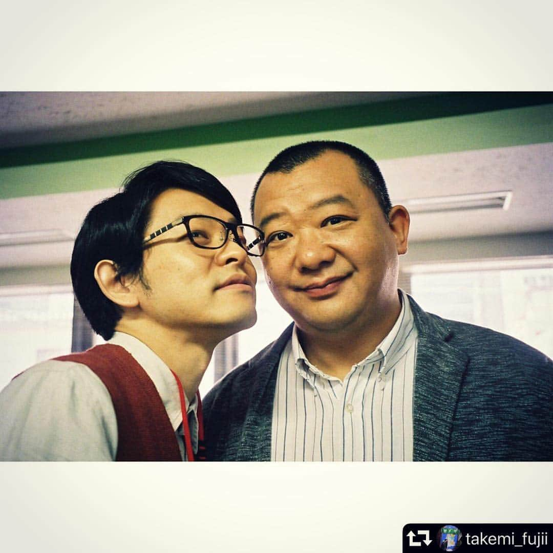 山中崇さんのインスタグラム写真 - (山中崇Instagram)「『#向かいのバズる家族』今夜11時59分〜最終話です。 #repost @takemi_fujii ・・・ わーーーーーー😶 向かいのバズる家族 ついに、最終回ですよ。 トゥナイトスターの正体は‥‥ 面白いことになってます笑 乞うご期待！✌︎ 最後のバズるfilmは、 私の大好きなお2人を どーぞ！ #向かいのバズる家族 #film」6月6日 11時50分 - takashi_yamanaka.official