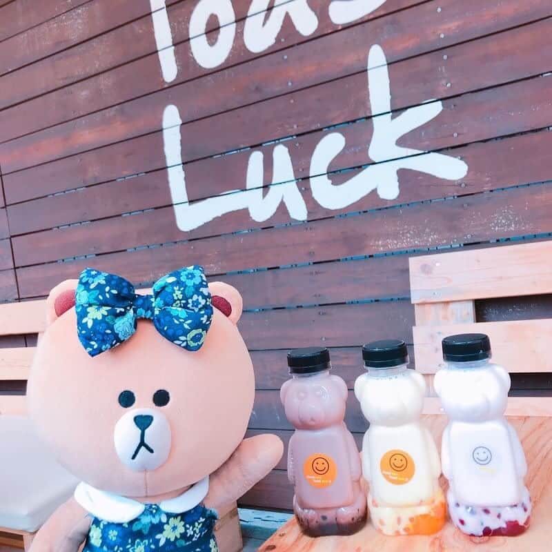 CHOCOさんのインスタグラム写真 - (CHOCOInstagram)「🐻🍼💕🐻🍼💕🐻🍼💕🐻 . #人気のタピオカがかわいいクマのボトルに🐻💕 . トーストラックの新メニュー😍 マンゴー、チョコ、ストロベリー味をオーダーしたよ🍹🎶 . . #toastluck #トーストラック #原宿 #くまタピオカ #linefriends #withCHOCO」6月6日 12時00分 - this_is_choco