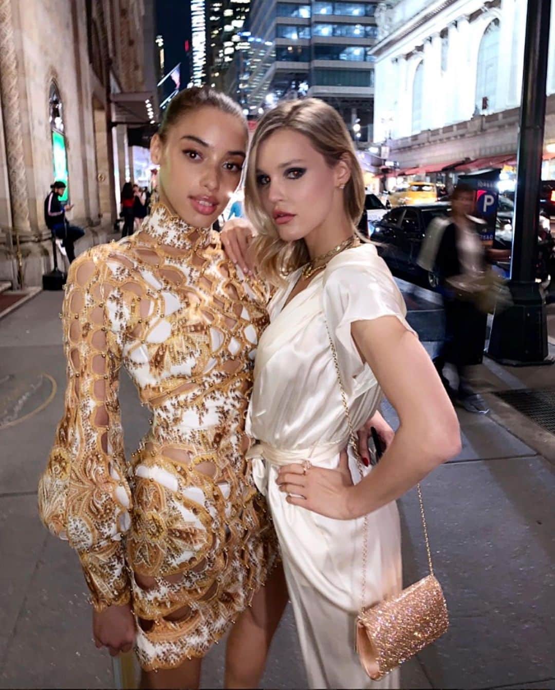 Joy Corriganさんのインスタグラム写真 - (Joy CorriganInstagram)「Such an amazing night supporting the @gordonparksfoundation gala 🙏🏻 @khadijha 💃🏼🙌🏻Thanks to @kristianlaliberte who styled me in @miguelinagambaccini and to @alluringhairbyjoanna for my baby highlights @dennistrottanyc for my style/trim! 💇🏼‍♀️💆🏼‍♀️ #gordanparksfoundation #gpf #gala #nyc #cipriani」6月6日 12時11分 - joycorrigan