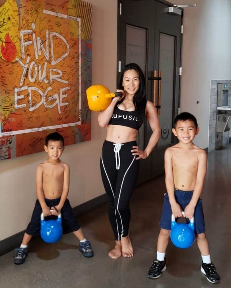 Noito Donaireさんのインスタグラム写真 - (Noito DonaireInstagram)「#wcw #womancrushwednesday #wce @racheldonaire  who strives to lead by example in our family by making healthy food choices and leading an active lifestyle.  Our boys have a schedule of rotating foods of chicken on Mondays, Tacos (meat or pork) Tuesday, Vegetarian on Wednesday, their choice on Thursday, Fish on friday and their choice on the weekends.  The reason for the schedule is to make sure we are always introducing all foods to them every week.  They only eat rice once a week.  The rest is riced vegetables.  No cows milk but substituted with coconut milk and the only juice in the house is Green Machine vegetable and juice smoothie.  Candy and sugar is cut to a bare minimum and sourced mostly from the fresh fruits like apples and mangoes.  And they only eat until they tell us they have had enough.  We do not force feed them to finish their food bc it negates their awareness of acknowledging that they are full. . As far as exercise and play, they love swimming running biking scootering and doing burpees, taekwondo and basic kids kettlebell. . Minds are strengthened, esp during summer, on coding and reading signs around town and books in the house. . . #est2007 #momof2 #wife #marriage #strong #fitfamily #healthy #exercise #healthylifestyle #kids #sons #boys」6月6日 12時12分 - nonitodonaire