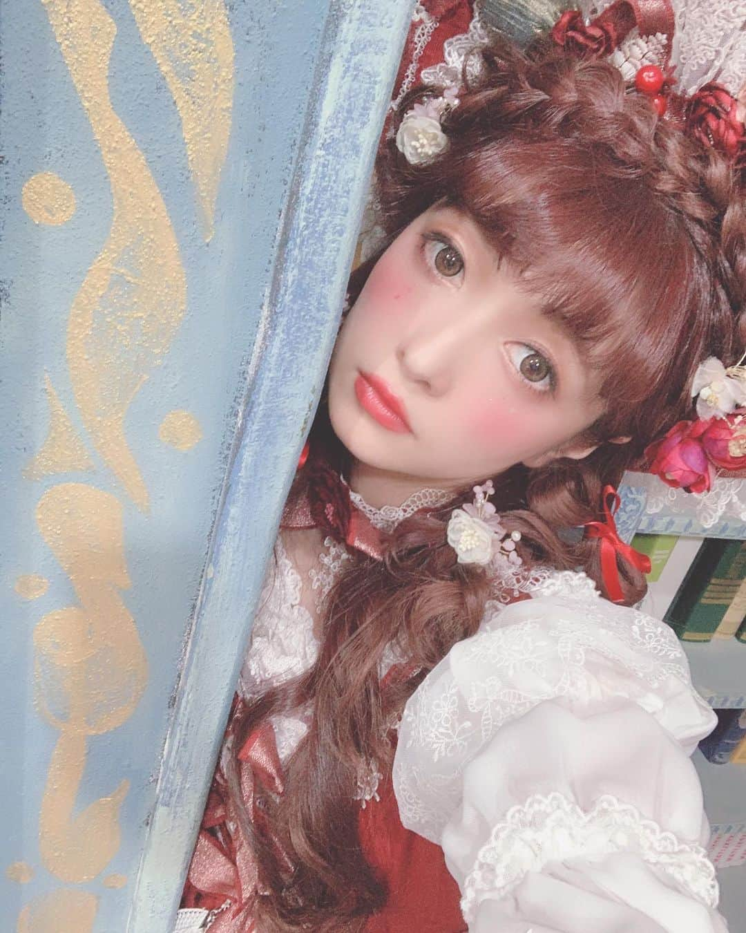 青木美沙子さんのインスタグラム写真 - (青木美沙子Instagram)「ボンネットは無敵」6月6日 12時34分 - misakoaoki