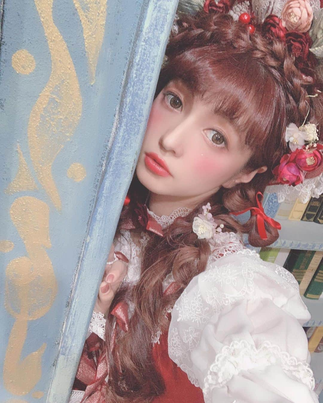 青木美沙子さんのインスタグラム写真 - (青木美沙子Instagram)「ボンネットは無敵」6月6日 12時34分 - misakoaoki