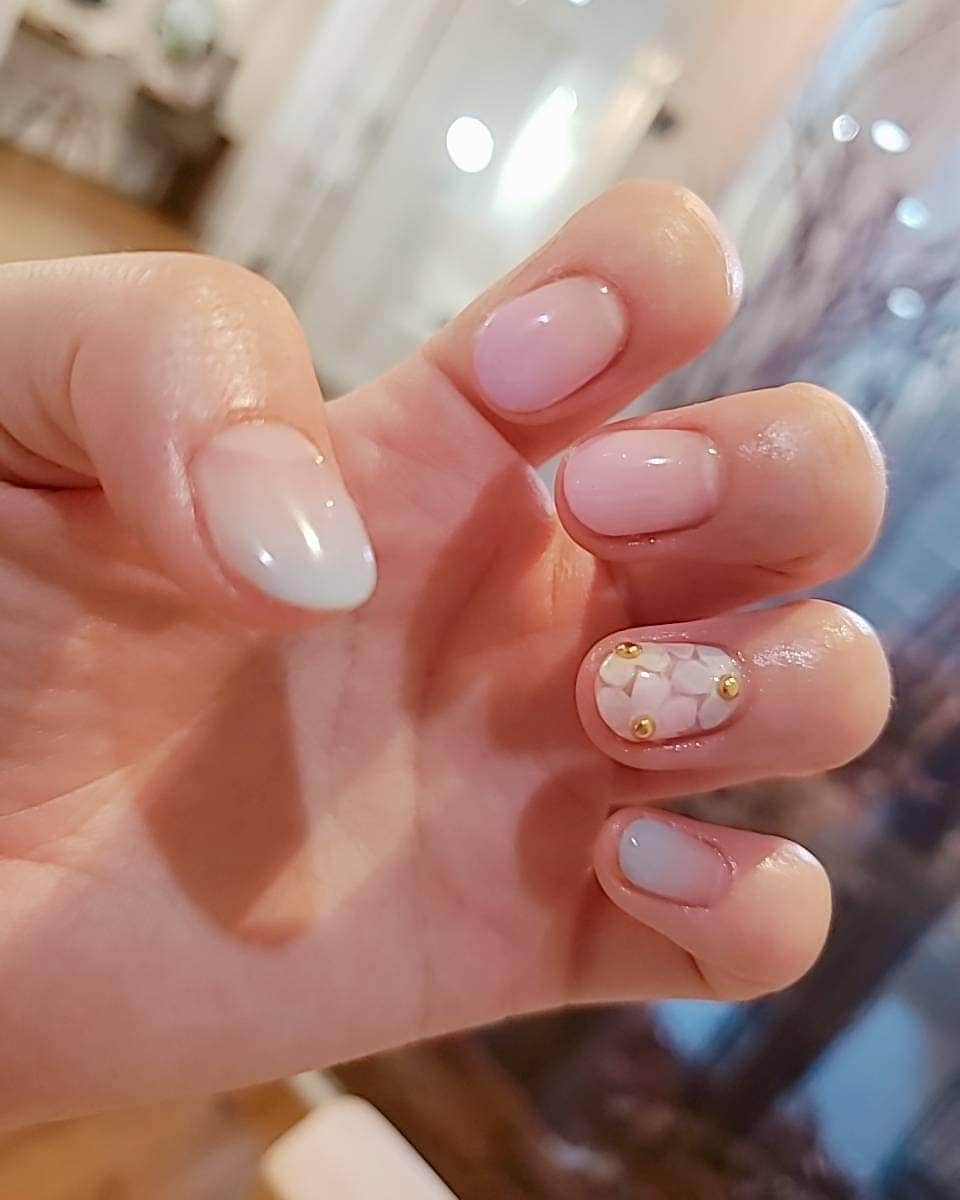 坂本詩緒里さんのインスタグラム写真 - (坂本詩緒里Instagram)「NEWネイル💅  #ネイル #シンプル #グラデーション #夏 #かわいい  #ショートネイル」6月6日 12時35分 - jpba529