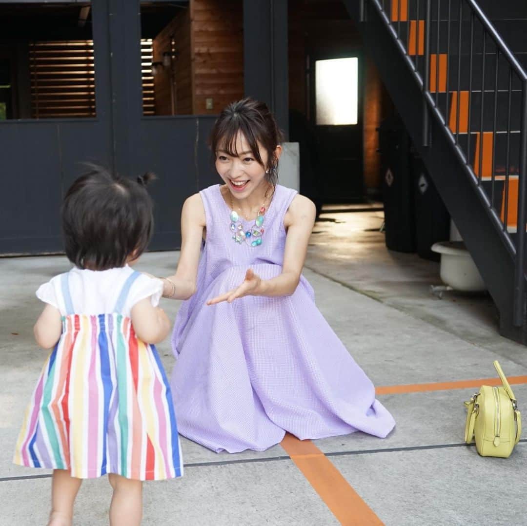 木本泉さんのインスタグラム写真 - (木本泉Instagram)「-﻿ 癒しの姪っ子👶﻿ ﻿ なんとも感動の再会のように飛び込んでくる笑﻿ ﻿ 抱っこしても、すぐに下りたくて、案の定、、、裸足で歩き回る始末。﻿ ﻿ あっちこっちに興味津々😌﻿ ﻿ 表情豊かで、可愛いです💓﻿ ﻿ #姪っ子#1歳#baby」6月6日 12時35分 - izumikimoto