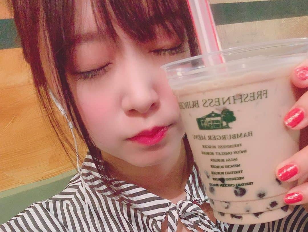 武田るいさんのインスタグラム写真 - (武田るいInstagram)「FRESHNESS BURGERの台湾フェアでタピオカが出たよ❤️ タピオカ烏龍ミルクティー😍種中粒もちもち💕🤤シロップ足さないと甘さ0なので注意😂🌷 激やせしたのにすぐもどるな、、😰 #freshnessburger #タピオカ #タピオカ部 #drink #烏龍ミルクティー」6月6日 12時46分 - rui_1002