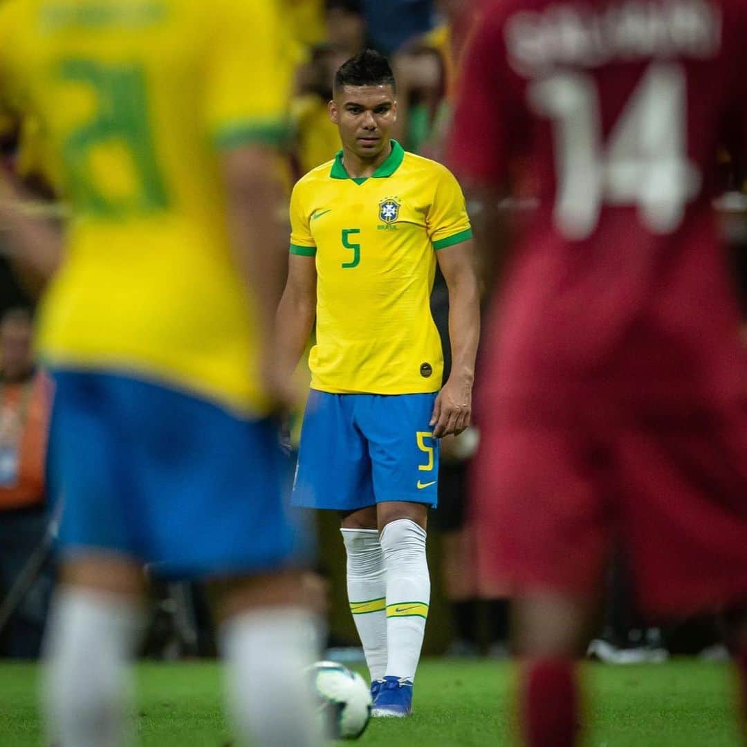 カゼミーロさんのインスタグラム写真 - (カゼミーロInstagram)「Vitória! ✌🏽 Vamos Brasil! 💪🏽 🇧🇷 #SeleçãoBrasileira #VamosBrasil‬ #CA5EMIRO」6月6日 12時45分 - casemiro