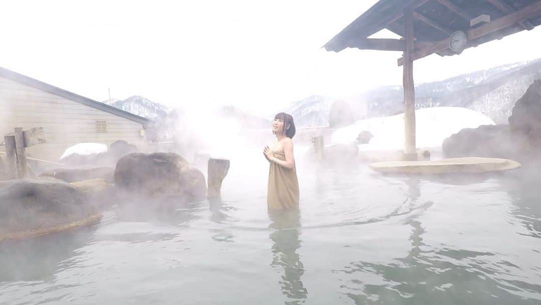 温泉はずきさんのインスタグラム写真 - (温泉はずきInstagram)「豊平狭温泉 0099  露天風呂 ナトリウム-炭酸水素塩・塩化物泉 の源泉をこの広い露天風呂と内湯に豪快にかけ流している素晴らしい温泉。  こちらのホームページもよろしくお願いします！ http://onsen-hazuki.jp/onsen-report/  #北海道の温泉  #onsenhotpools  #quelle  #thermalbad  #露天風呂  #混浴  #温泉  #入浴  #お風呂  #onsen  #温泉アイドル  #温泉タレント  #溫泉  #hotsprings  #asiansexy  #ฮอตสปริงส์  #온천  #混浴温泉  #bath  #bathroom  #shower  #onsen♨️ #portrait  #portraitphotography  #温泉女子  #bad  #spa  #混浴露天風呂  #nude  #japanonsen」6月6日 12時51分 - yumegurionsen
