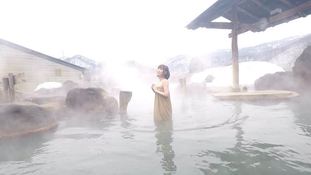 温泉はずきのインスタグラム：「豊平狭温泉 0099  露天風呂 ナトリウム-炭酸水素塩・塩化物泉 の源泉をこの広い露天風呂と内湯に豪快にかけ流している素晴らしい温泉。  こちらのホームページもよろしくお願いします！ http://onsen-hazuki.jp/onsen-report/  #北海道の温泉  #onsenhotpools  #quelle  #thermalbad  #露天風呂  #混浴  #温泉  #入浴  #お風呂  #onsen  #温泉アイドル  #温泉タレント  #溫泉  #hotsprings  #asiansexy  #ฮอตสปริงส์  #온천  #混浴温泉  #bath  #bathroom  #shower  #onsen♨️ #portrait  #portraitphotography  #温泉女子  #bad  #spa  #混浴露天風呂  #nude  #japanonsen」