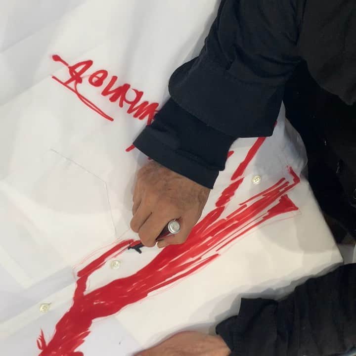 のインスタグラム：「I'm selling them at the stores right now. Try on #limifeu」