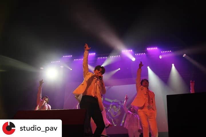 UP10TIONさんのインスタグラム写真 - (UP10TIONInstagram)「Dallas 💛 it was amazing jamming out with you last night! We hope HONEY10 had an amazing time with @u10t_official 😊」6月6日 13時05分 - u10t_official
