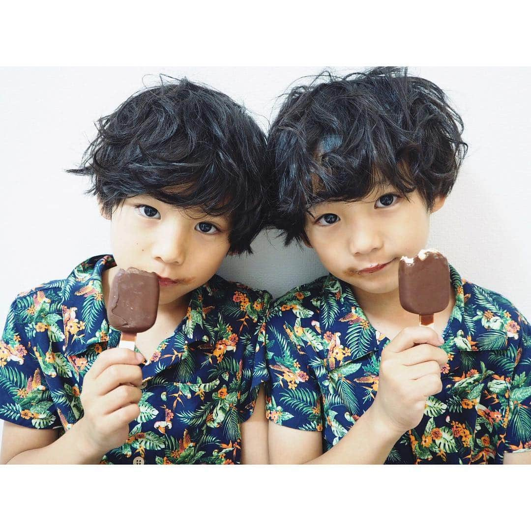 ayakoさんのインスタグラム写真 - (ayakoInstagram)「❤︎ 毎日のアイスが親子で欠かせない季節🍨 ストップかけなきゃ2本目食べちゃう😂 * * ガーナアイス @ghana_recipe の滑らかなチョコが口の周りに付いてがあざとく見える😅 この夏はガーナアイスで我が子のあざとく可愛い姿をたくさん見よー😊👍 * * ガーナアイスのWEBムービー見て吉沢亮君のあざとチョコ姿に相当ニヤつきました🤤 ❤︎ #ガーナアイス#あざとチョコ#pr」6月6日 13時06分 - ayaya315