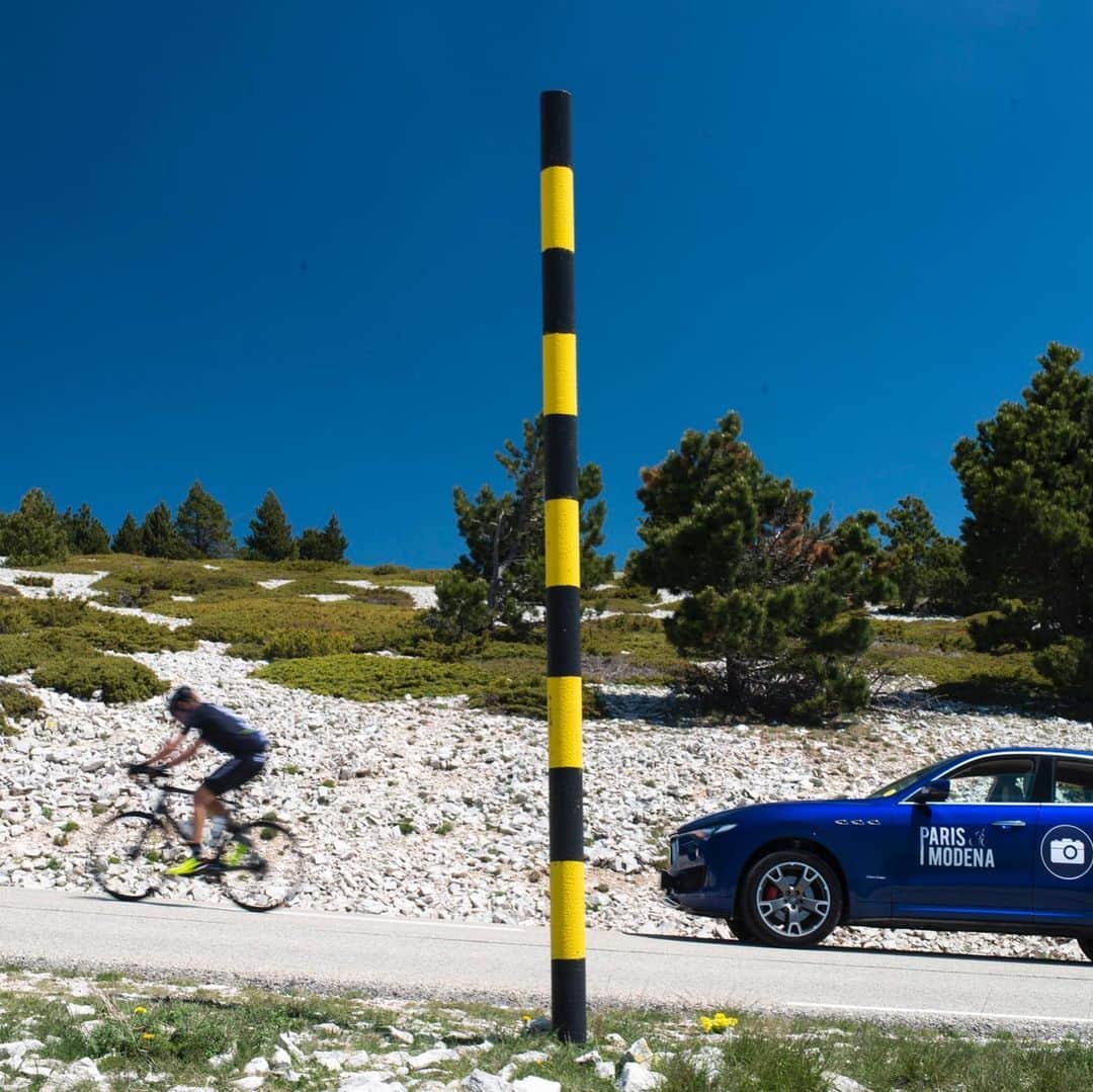 Maserati Japan | マセラティ ジャパンのインスタグラム：「パリからマセラティ本社のあるイタリア・モデナまで、サイクリングチャレンジとマセラティの移動を融合させたユニークでエキサイティングなチャリティ・サイクリング・ツアー第6回「パリ・モデナツアー」がスタートしました。俳優、著名サイクリスト、アスリートなどが参加するこのスペシャルなツアーは、参加者が1km走行するごとに、１ユーロを難病の子供たちの支援団体「Rêves(レーヴ)」に募金されます。 #Maserati #マセラティ  #MaseratiJapan #マセラティジャパン」