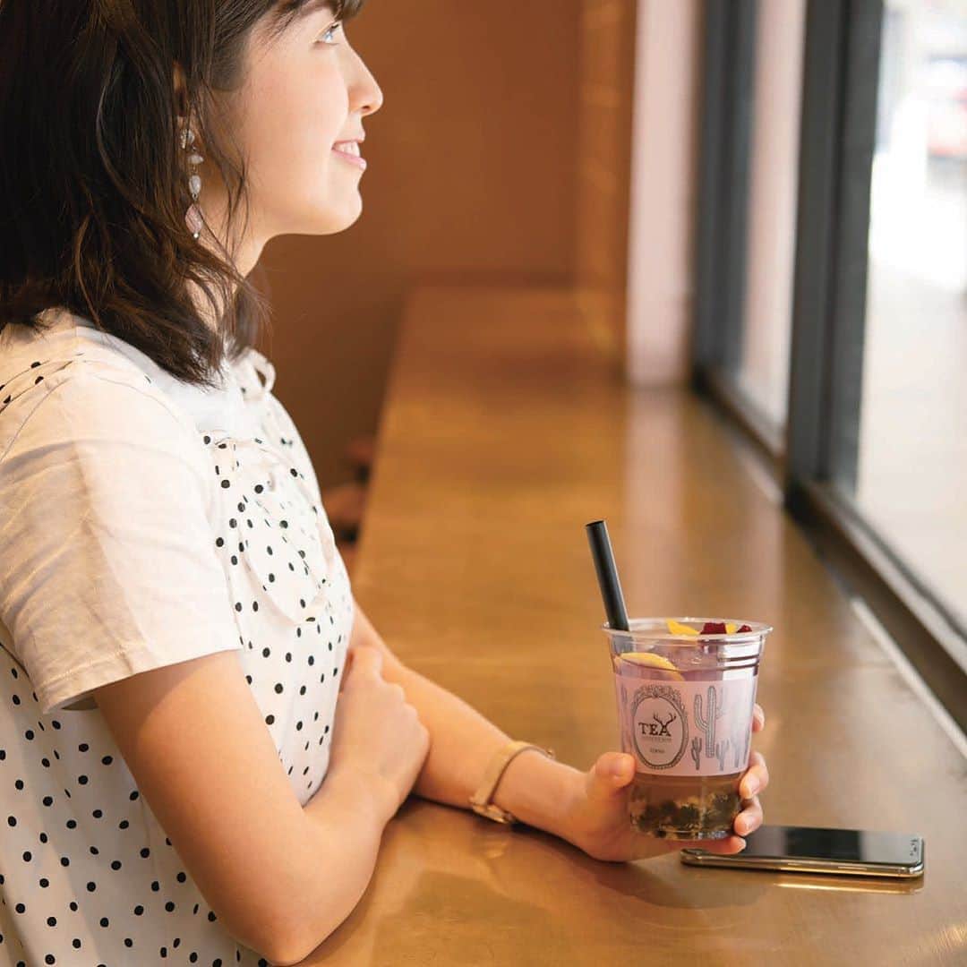 ルミネ公式のインスタグラム：「雑誌「Hanako」で連載中の「ルミネと、おいしいエトセトラ」では、毎月のテーマごとにルミネのフードシーンと働く女子とのシアワセな関係を描きます。 . 第2回目のテーマは「待ち合わせ」。 待ち時間がもっと美味しく楽しくなる、ルミネのおいしい待ち合わせスポットを紹介しています。 . 詳しくは、「Hanako」7月号の連載ページをチェック！ #lumine  #ルミネ #hanako  @hanako_magazine  #alfredtearoom  @alfredjapan #lumineest  #ルミネエスト @lumine_est」