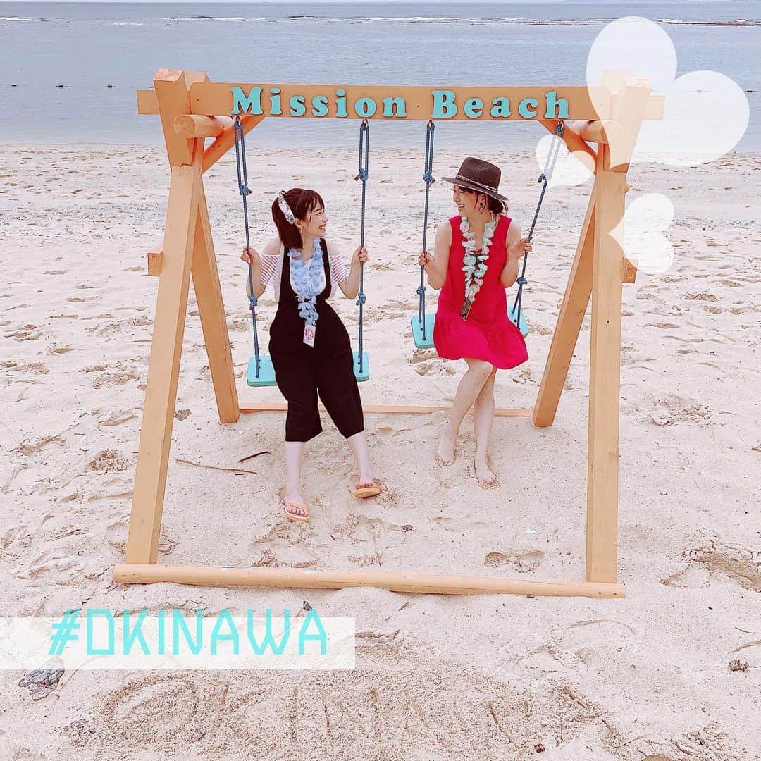 さくまみおさんのインスタグラム写真 - (さくまみおInstagram)「沖縄で出会った美女、崎山一葉さん(@kazuha_sakiyama)がすっごく優しくしてくれました🙇🏻‍♀️💓 沖縄をこよなく愛してらして、せっかくだからベストショットを撮ろう！と缶を使った遠近法の映え撮影を教えてくれて、2人で夕方になるまで撮影してた🏖笑 #沖縄海#ミッションビーチ#映え #沖縄#沖縄旅行」6月6日 13時24分 - sakuma_mio