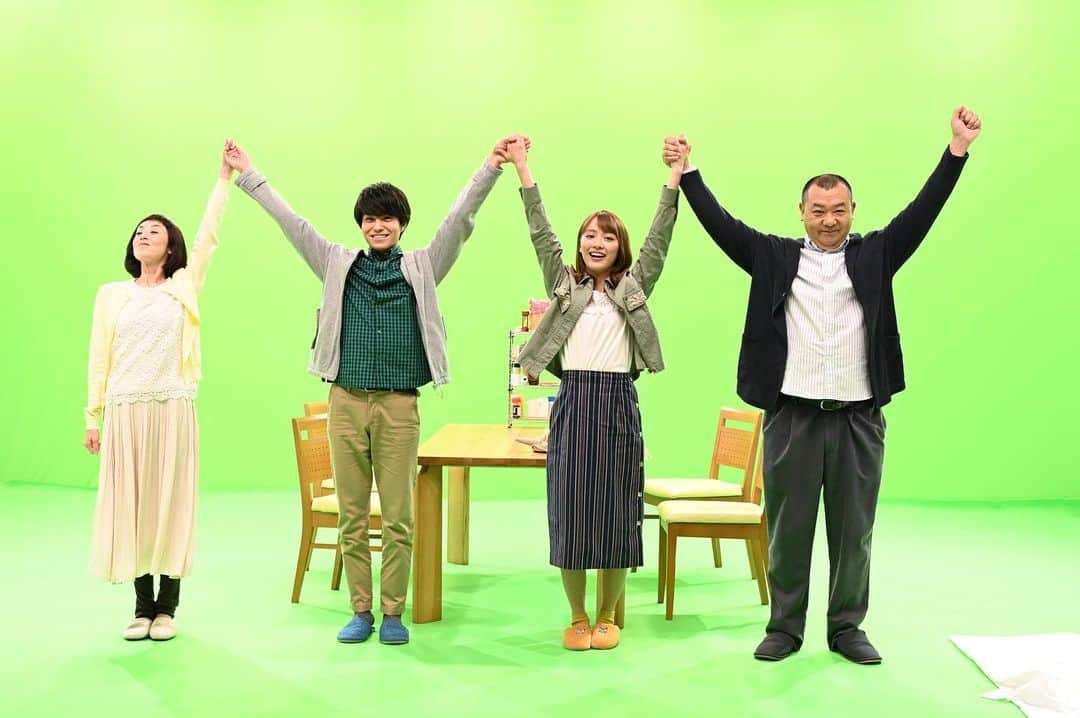 日本テレビ ドラマ「向かいのバズる家族」のインスタグラム