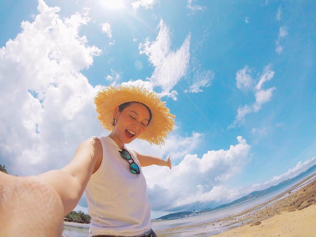 依吹怜さんのインスタグラム写真 - (依吹怜Instagram)「近くにビーチがあるよ〜って地元の方に教えてもらったから早速行ってみたの... うん、干潮。干上がりMAX。笑 . #沖縄Life #gopro #instagood #instadaily #beach #travel #trip #旅　#れい旅物語」6月6日 13時55分 - ibukirey