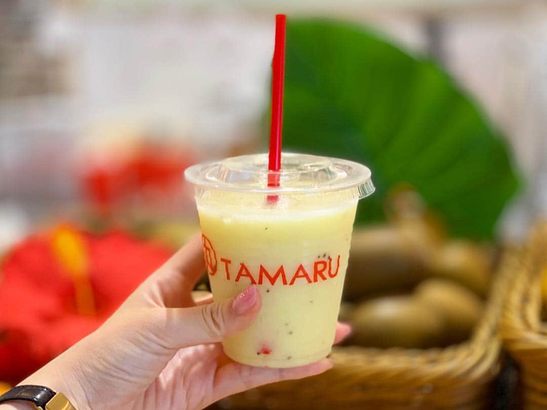 LECT レクトさんのインスタグラム写真 - (LECT レクトInstagram)「ゴールデンキウイとパイナップルの組み合わせで「ゴールデンパイン」というわけです。ゴールデンキウイが丸ごと1個入った、暑い日にぴったりのビタミンたっぷり爽やかなジュース。1F食品館前のTAMARUにて。 #leat #レクト #tamaru #タマル #老舗 #ジューススタンド #フルーツジュース #ゴールデンキウイ #パイナップル #ビタミン摂取 #初夏 #広島スイーツ #広島市」6月6日 13時59分 - lect_hiroshima