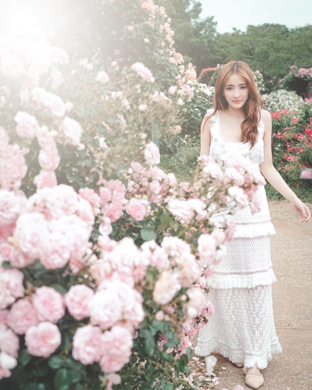 Giann Chanのインスタグラム：「It was June, and the world smelled of roses. 🌷 Dress: @jonathansimkhai . . #Rosegarden #Tokyo #バラ #Ctytravelmap」