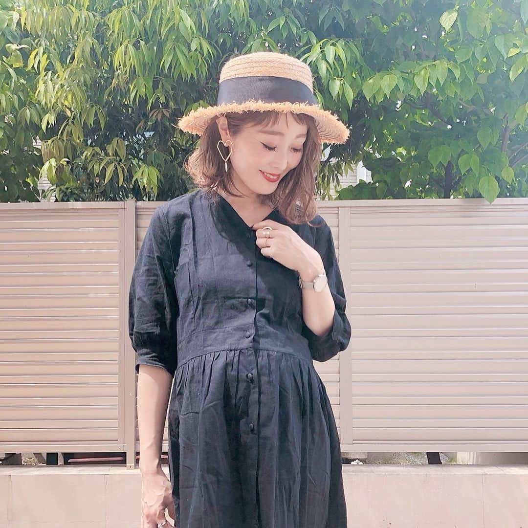 Kikuno Sayumiさんのインスタグラム写真 - (Kikuno SayumiInstagram)「〻black onepiece〻 ・ ・ ・ 前picのコーデは @canmart_jp の黒ワンピ。 ・ 1枚で着たり、ガウンとしても着られる◎ ・ 夏小物で合わせたよ🌻 ・ ハートが可愛いピアスは @maison.de.noel のもの。お気に入り♡♡ ・ ・ ・ onepiece▶ @canmart_jp bag▶ @boscoimport_official piece▶ @maison.de.noel ・ ・ ・ #ファッション#コーデ#fashion#ママ#ママコーデ#ponte_fashion #プチプラコーデ#大人カジュアル#ヘアアレンジ#大人可愛い#ジユジョ#chao_app#패션스타그램#옷스타그램#오오티디#シンプルコーデ#158cmコーデ #158cm #マタニティコーデ #ぷんにー#妊娠8ヶ月#マタニティ #マタニティーコーデ #canmart#キャンマート#mamagirl#ママリ#ママリファッション」6月6日 14時07分 - sayumikikuno
