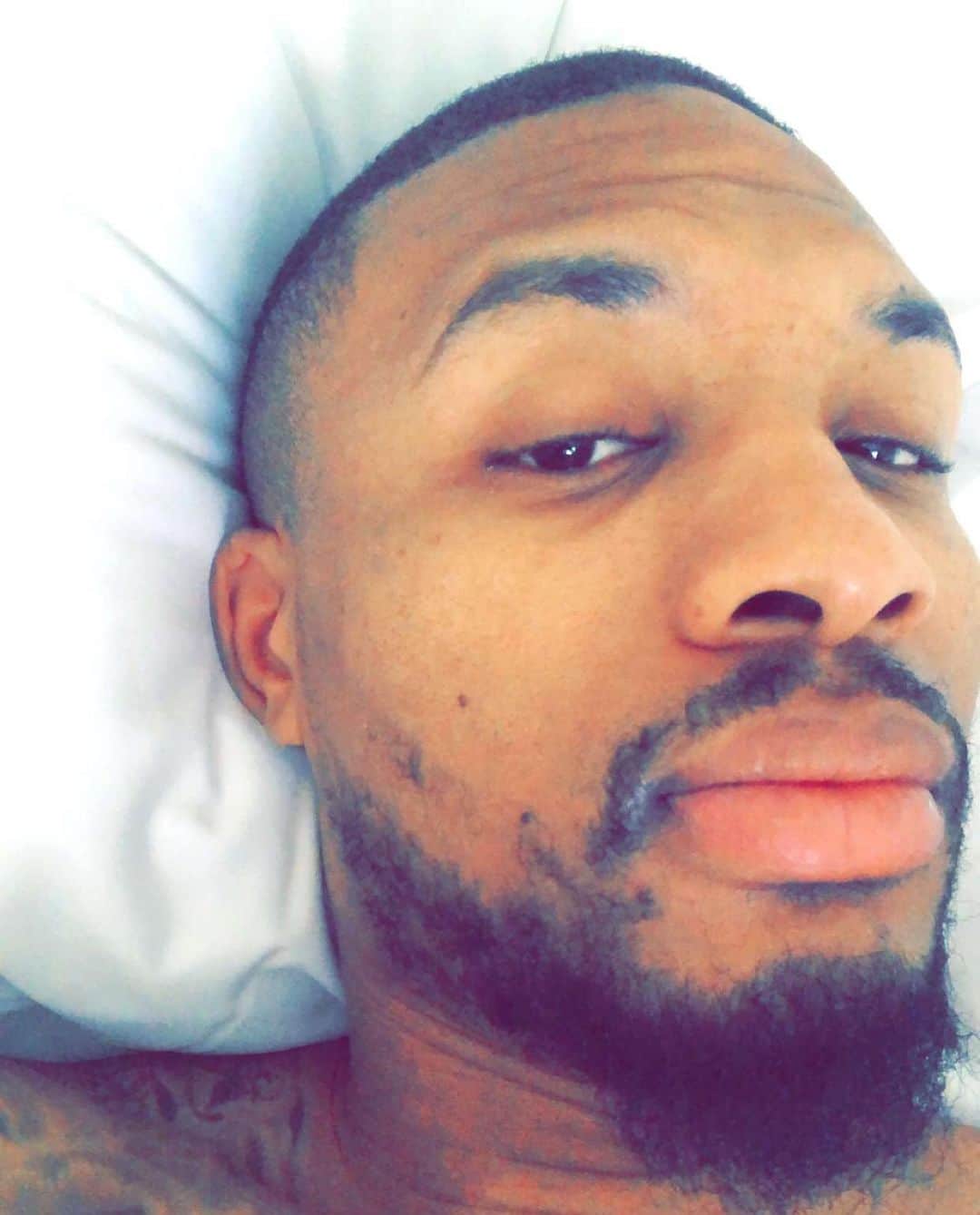 デイミアン・リラードのインスタグラム：「That sleep hit different when you sick... GoodMorning」