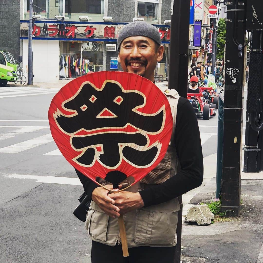 テレビ東京「朝の！さんぽ道」さんのインスタグラム写真 - (テレビ東京「朝の！さんぽ道」Instagram)「朝の！さんぽ道 毎朝7時35分から！  今週は、渡部陽一さんが 七夕、夏祭りで盛り上がる街をさんぽ中！ 放送をお楽しみに！  #朝のさんぽ道 #テレビ東京 #渡部陽一 #戦場カメラマン #極上 #平塚 #深谷 #七夕 #浅草 #ほおずき市 #朝顔市 #夏祭り #散歩」6月6日 23時47分 - asanosanpomichi