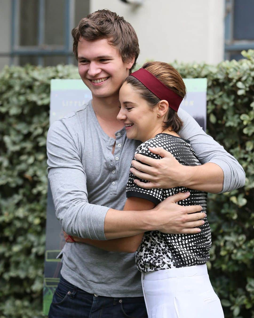E! Onlineさんのインスタグラム写真 - (E! OnlineInstagram)「It's been 5 years since we fell in love with Ansel Elgort and Shailene Woodley like you fall asleep. Slowly, and then all at once. (📷: Getty Images)」6月6日 23時48分 - enews