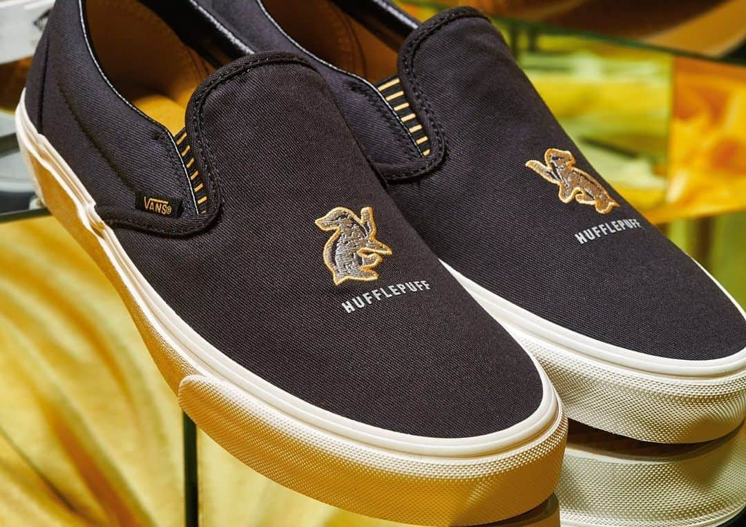 ABC-MART Grand Stageさんのインスタグラム写真 - (ABC-MART Grand StageInstagram)「6/7(Fri)Release VANS×HARRY POTTER COLLECTION  VN0A2Z5IV4U AUTHENTIC (H.P)RAVENCLAW ￥8,000  VN0A4BV3V90 CLASSIC SLIP-ON (H.P)HUFFLEPUFF ￥8,000  VN0A4BV4VXQ ERA	(H.P)SLYTHERIN ￥12,000  VN0A4BV6XK8 SK8-HI (H.P)GRYFFINDOR ￥13,000  販売店舗 Grand Stage 札幌エスタ Grand Stage 仙台 Grand Stage ららぽーとTOKYO-BAY Grand Stage 池袋 Grand Stage GINZA Grand Stage 渋谷 Grand Stage HARAJUKU Grand Stage ラゾーナ川崎 Grand Stage ららぽーと横浜 Grand Stage NAGOYA PARCO Grand Stage 京都 Grand Stage 大阪 Grand Stage 梅田 ＊お一人様1モデル1点までとさせて頂きます。 ＊お電話や店頭でのお取り置きなどは承れませんので予めご了承ください。 #abcmart#abcマート#ABCGS#vans#vansjapan#ヴァンズ#harrypotter#ハリーポッター」6月7日 0時02分 - abcmart_grandstage