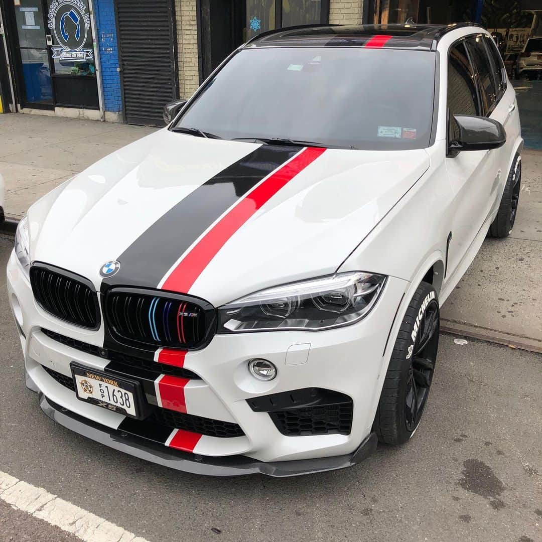 CarsWithoutLimitsさんのインスタグラム写真 - (CarsWithoutLimitsInstagram)「#X5M @autosport718 full body paint protection film carbonfiber lip kit tire letters and custom stripe #AutoSportsBx #carswithoutlimits」6月7日 0時05分 - carswithoutlimits